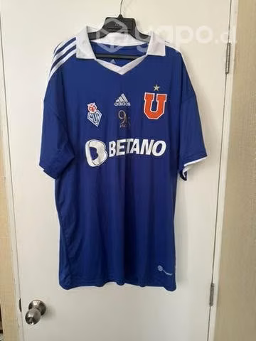Camiseta conmemorativa U