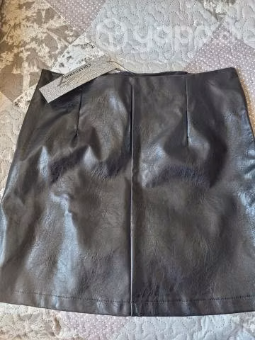 Falda eco cuero nueva