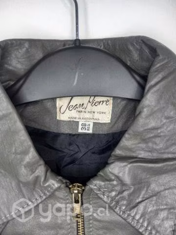 Chaqueta de cuero para dama en excelente estado. T