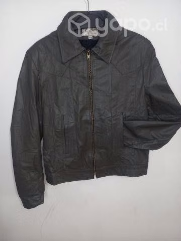 Chaqueta de cuero para dama en excelente estado. T