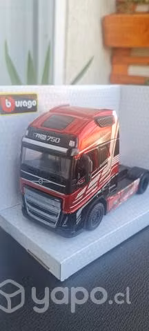 Camión Volvo FH16 verde y gris escala 1:43