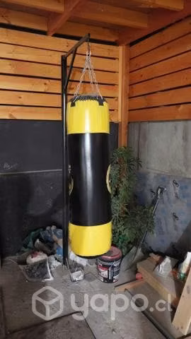 Saco boxeo con soporte y guantes