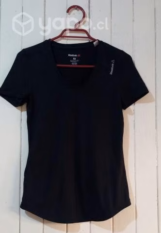 Polera deportiva Reebok