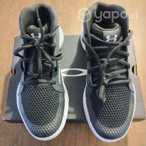 Zapatillas negras marca Under Amour - Imagen 2