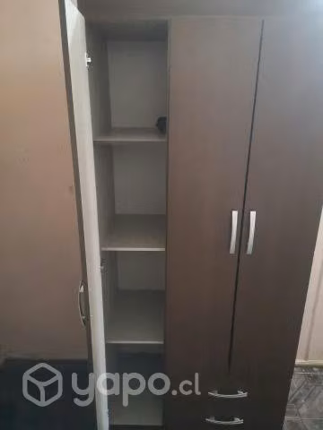 Closet 3 puertas 2 cajones