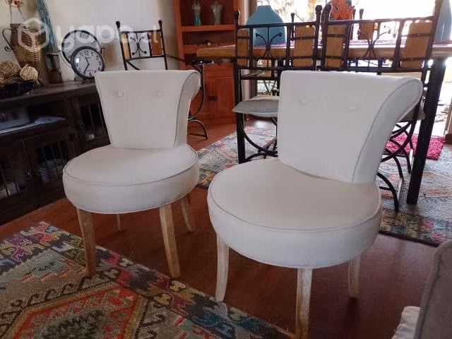 un Sillón sofá, y dos sitiales