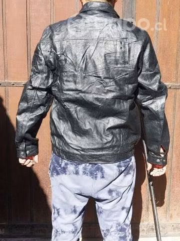 Chaqueta de cuero en excelente estado - Imagen 2
