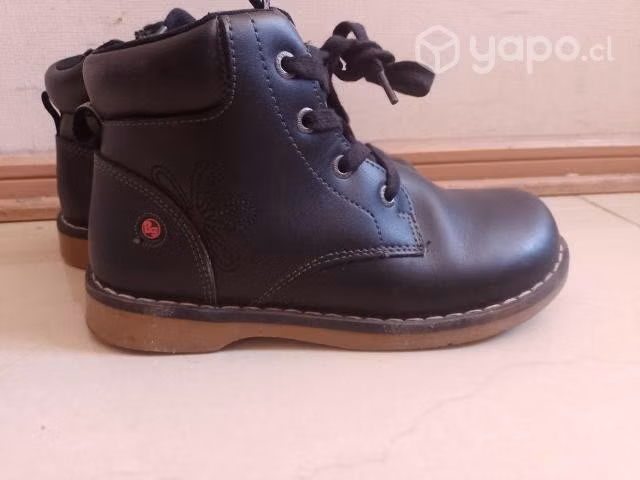 Zapatos de escuela