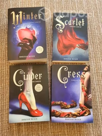 Saga: Crónicas lunares, nueva.