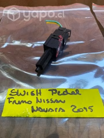 Swich pedal freno Nissan Navara 2015