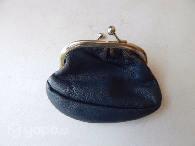 Monedero de cuero con clip , impecable 6.000