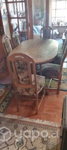 Juego comedor de madera con seis sillas
