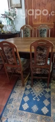 Juego comedor de madera con seis sillas
