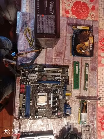 CPU i5 8 gb Ram 1 GB gráfico