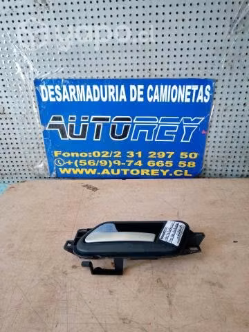 Manilla gris interior puerta izq VW Amarok