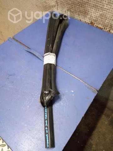 Goma vidrio puerta trasera izquierda Nissan NP300
