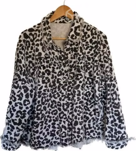 Chaqueta oversive tipo jeans