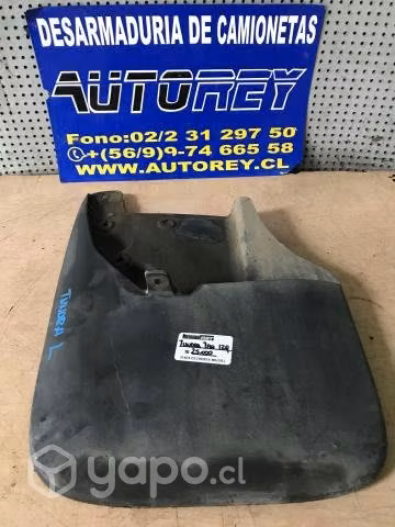 Bota barro trasero izquierdo Toyota Tundra 2015