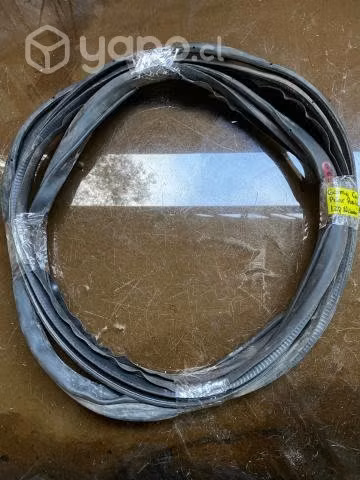 Goma contorno pilar puerta delantera izquierda Nis
