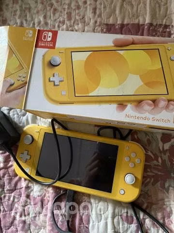 Nintendo Switch Lite + 3 juegos de Pokémon + Mario
