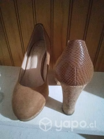 Zapatos nuevos y usados