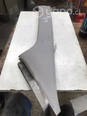 Tapiz cubre pilar delantero superior izquierdo Peu
