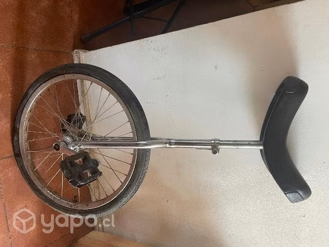 Raqueta, Monociclo y patines