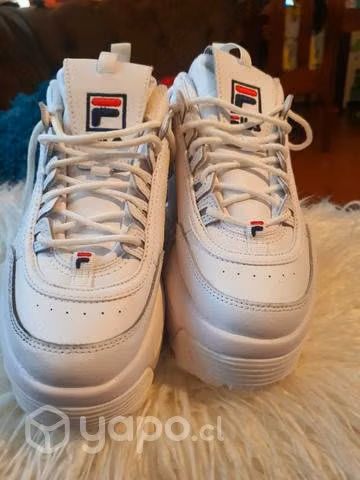 Zapatillas Converse y fila en muy buen estado