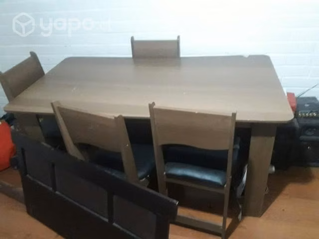 Mesa con 5 silla y respaldo de cama plaza 1/2