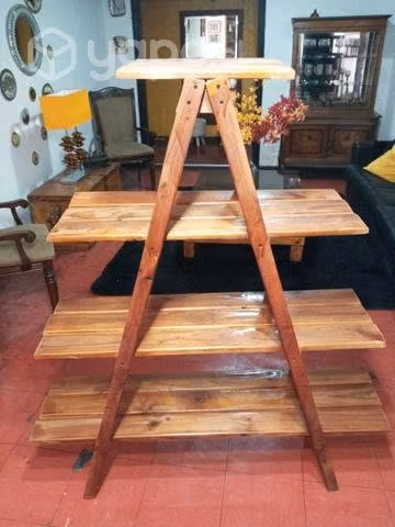 Mueble rustico tarima triangular