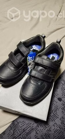 Zapatos de colegio sin uso con etiqueta