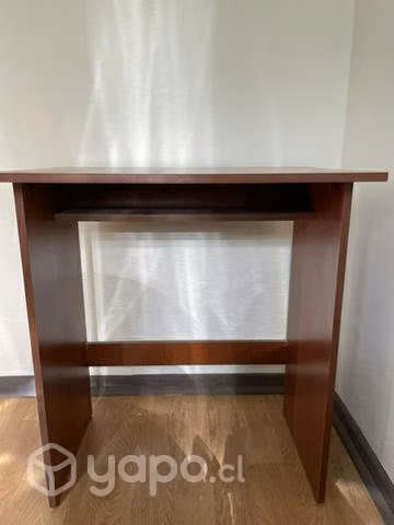 Mesa y silla de escritorio