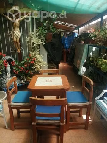 Mesa y sillas