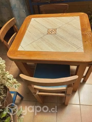 Mesa y sillas