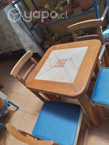 Mesa y sillas