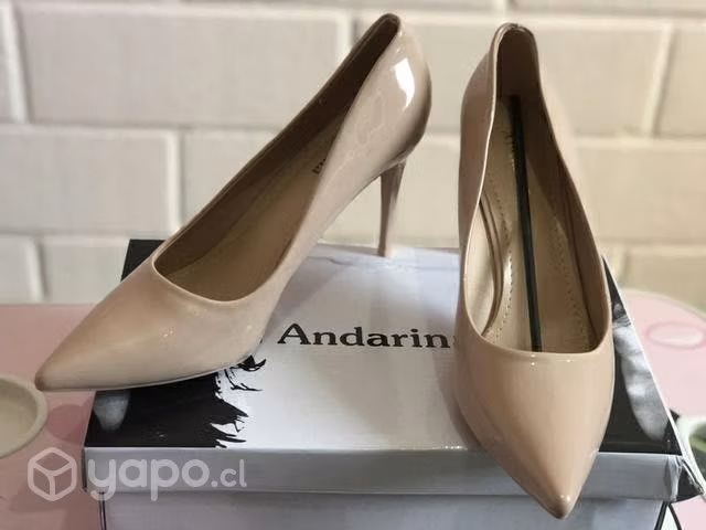 Zapatos marca andarina talla 41 solo una postura