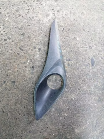 Bisel neblinero izquierdo toyota yaris e original