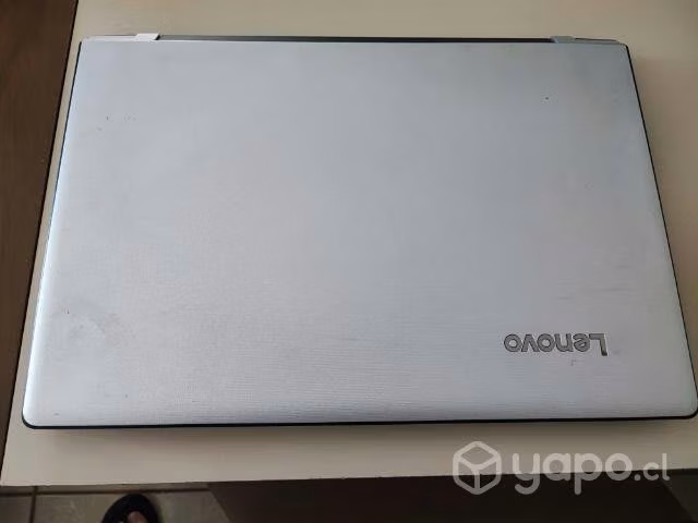 Notebook Lenovo i3 con 4GB de RAM, 17" la pantalla