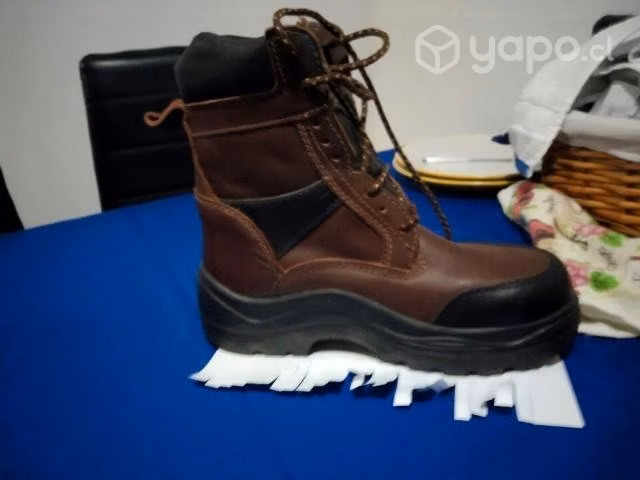 Bota nueva número 44 - Imagen 3