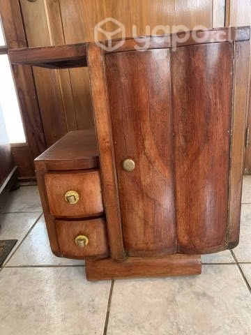 Hermoso velador antiguo