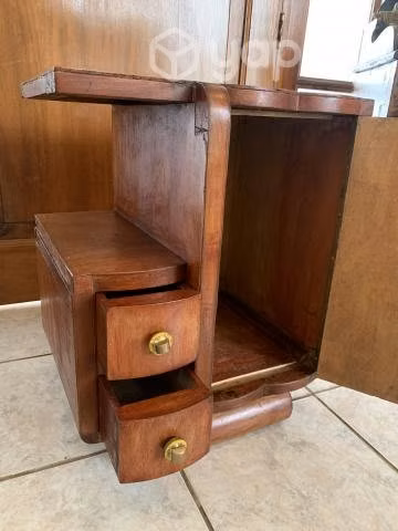 Hermoso velador antiguo