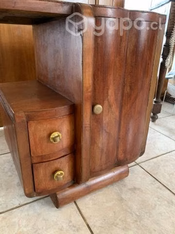 Hermoso velador antiguo
