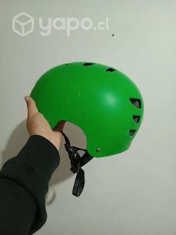 Casco de ciclista marca Oneal