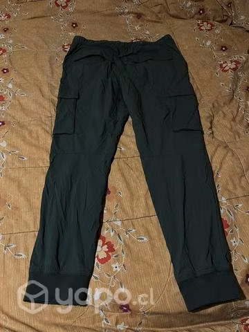 Pantalón cargo