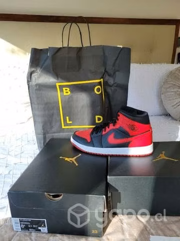 Zapatillas Jordan 1 mid Nuevas - Imagen 4