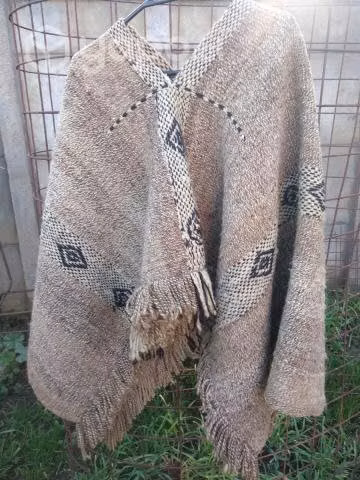 Antigua manta a telar mapuche niño