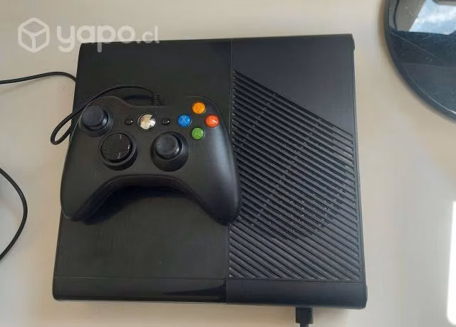 Xbox 360 E 4GB
