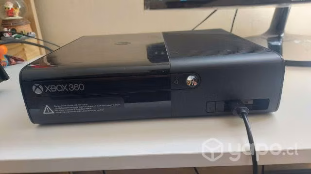 Xbox 360 E 4GB