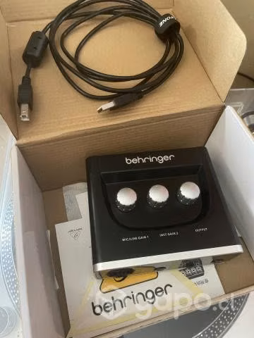 Interfaz de audio behringer u-phoria um2