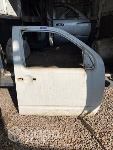 Puerta delantera derecha Nissan Navara 2015